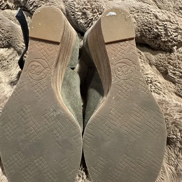 Lucky Brand Women's Suede Peep-Toe Mules - Picture 6 of 10